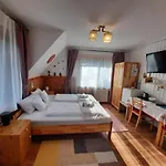 Quarto em Acomodações Particulares Goscinne Kami *